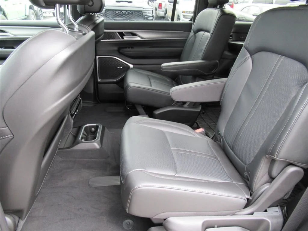 New 2026 Velvet Red Pearl-Coat Exterior Paint Jeep  image 31