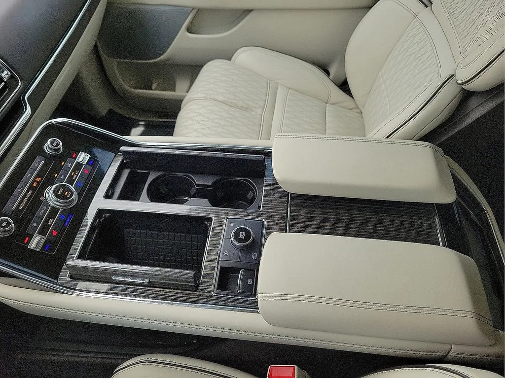 Used 2022  Lincoln Black Label image 20