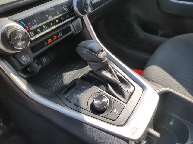 Used 2025 White Toyota LE image 20