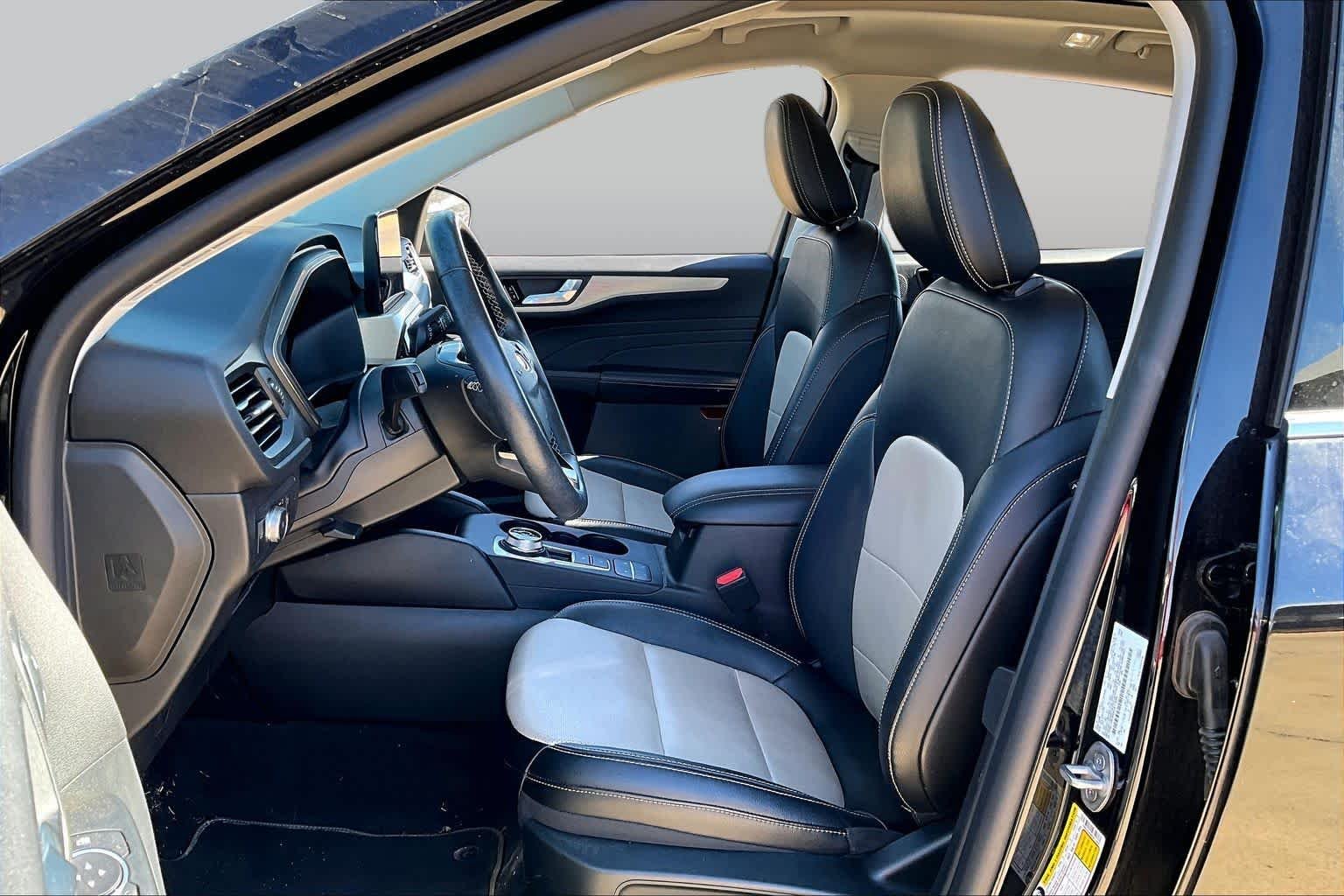 Used 2022 Agate Black Metallic Ford Titanium image 8