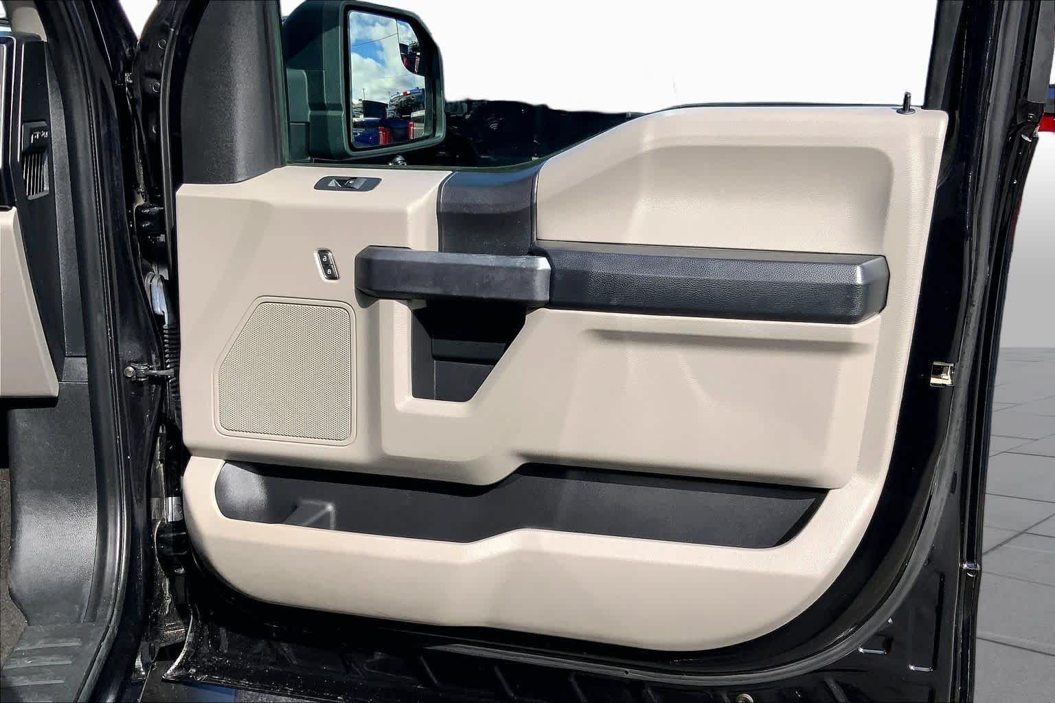 Used 2020 Agate Black Metallic Ford XL image 23