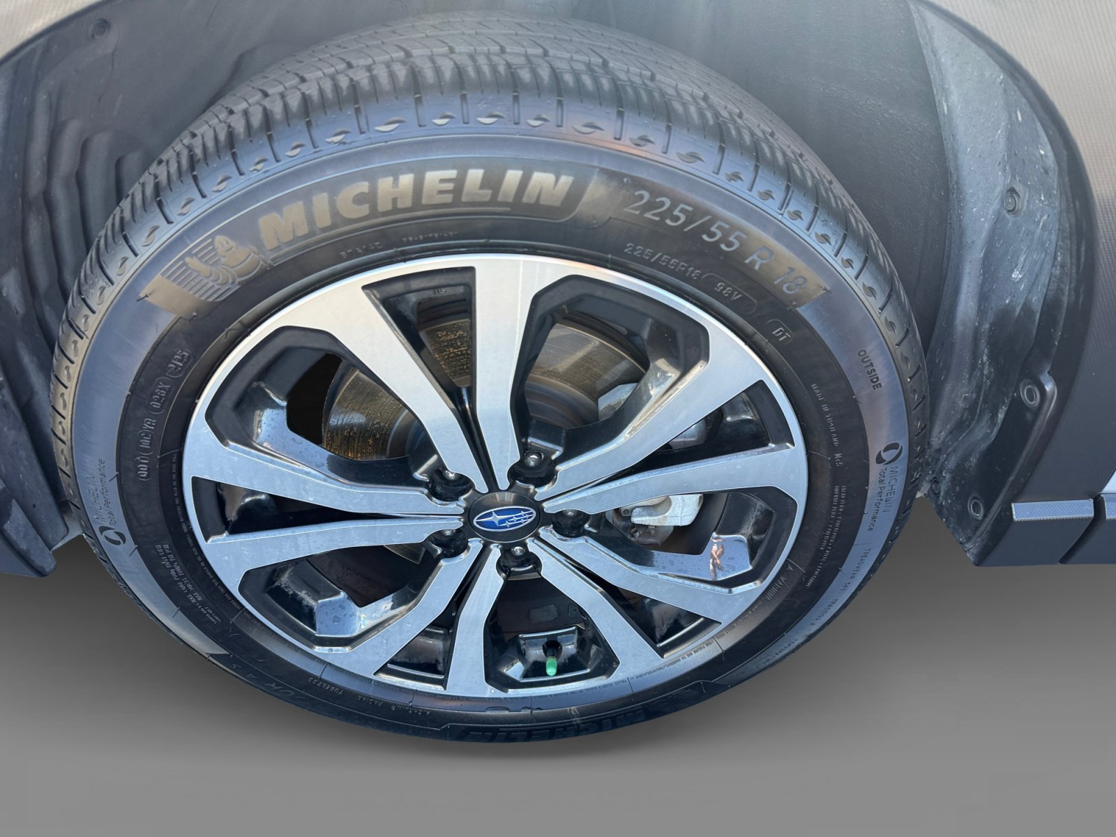 Used 2020 Ice Silver Metallic Subaru Limited image 9