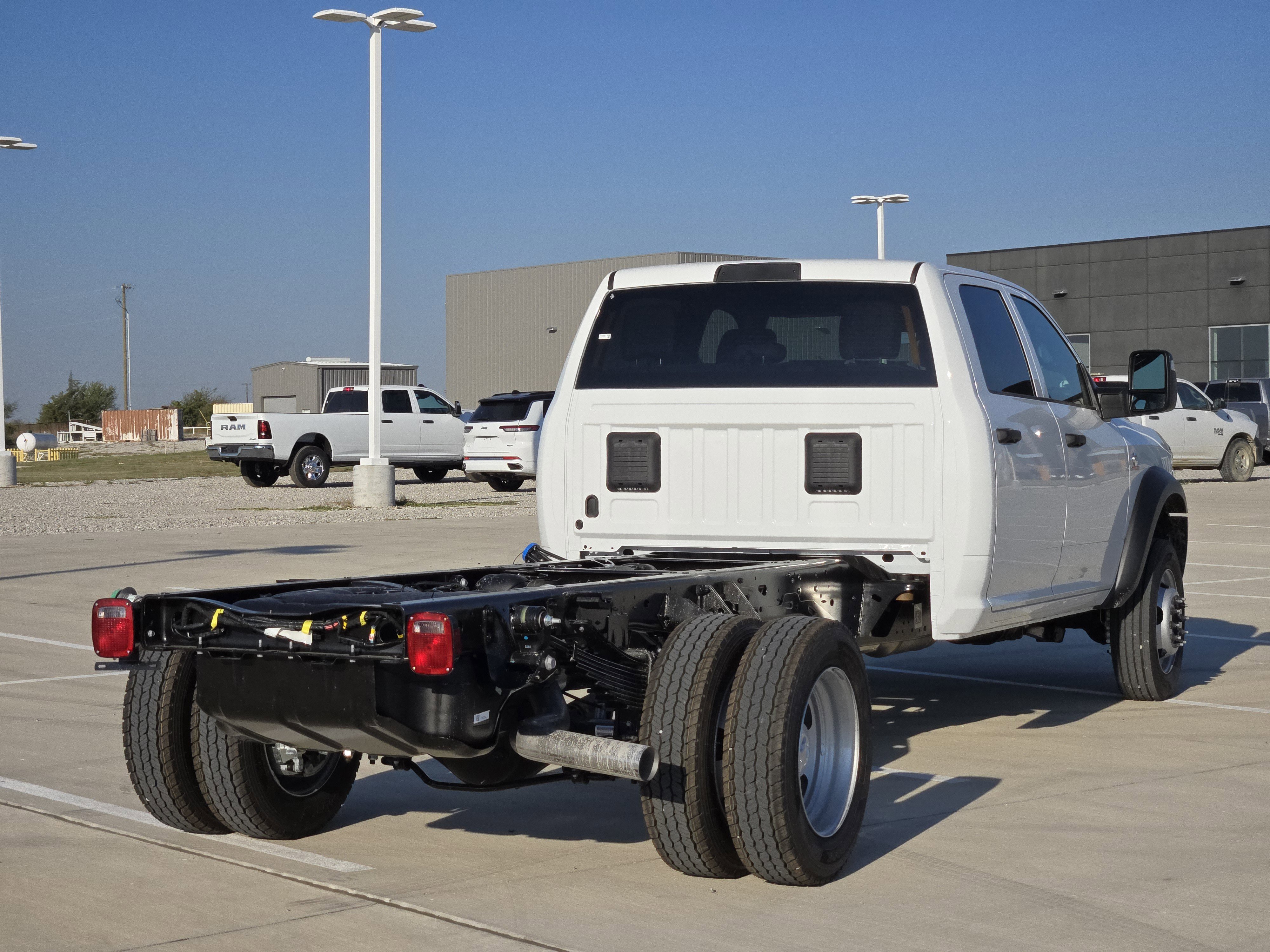 New 2026 Bright White Clear-Coat Exterior Paint RAM Tradesman image 4