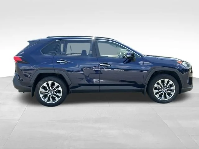 Used 2019  Toyota Limited image 6