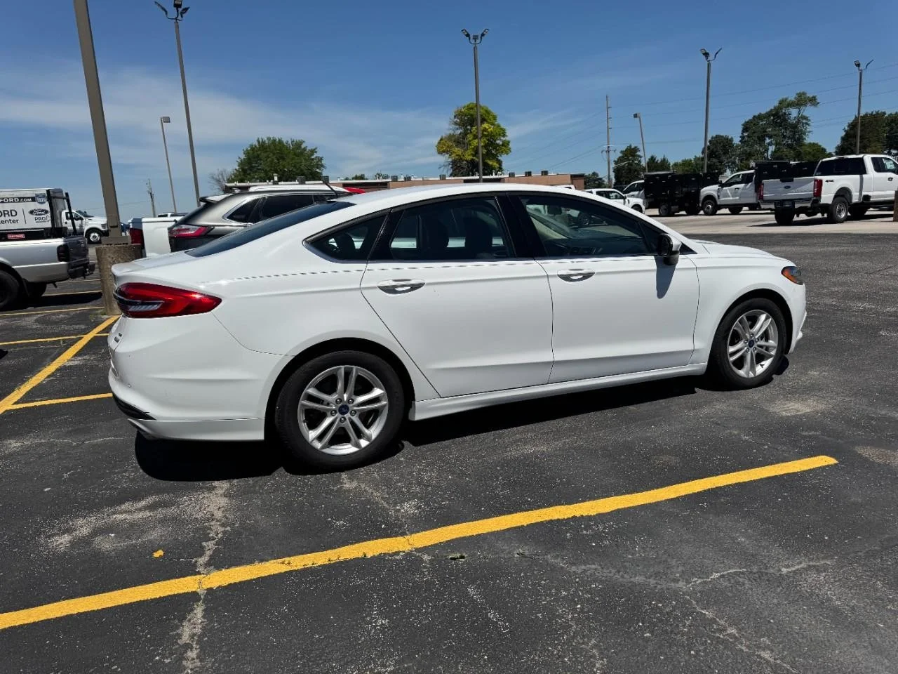 Used 2018 Oxford White Ford SE FWD image 5