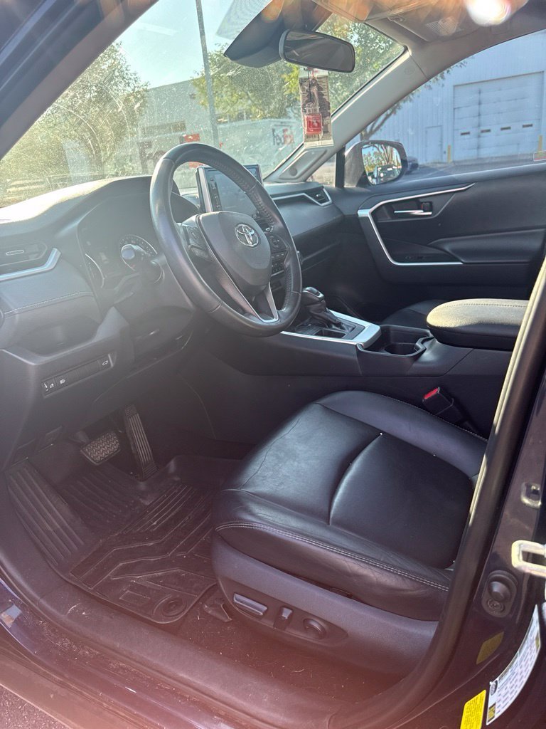 Used 2019 Blue Toyota XLE Premium image 9