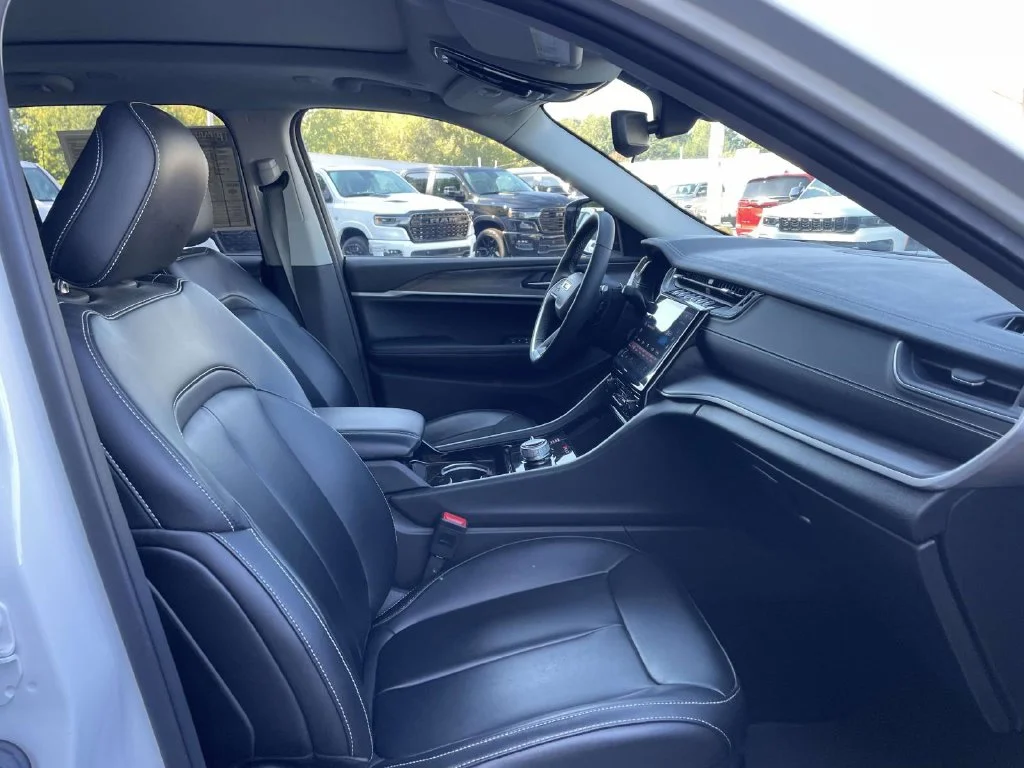 Used 2023 White Jeep Limited image 15