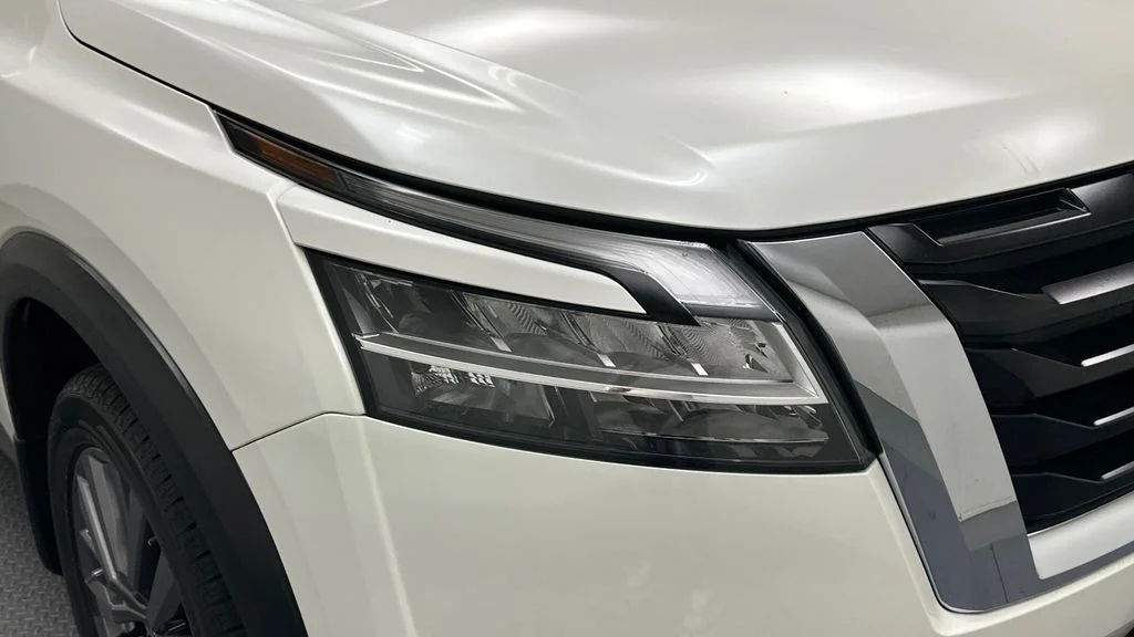 Used 2023 White Nissan SL image 24