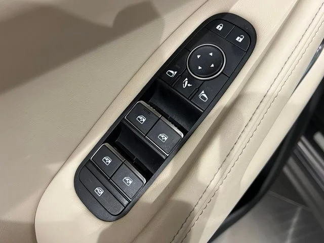 Used 2022 Gray INFINITI LUXE image 10