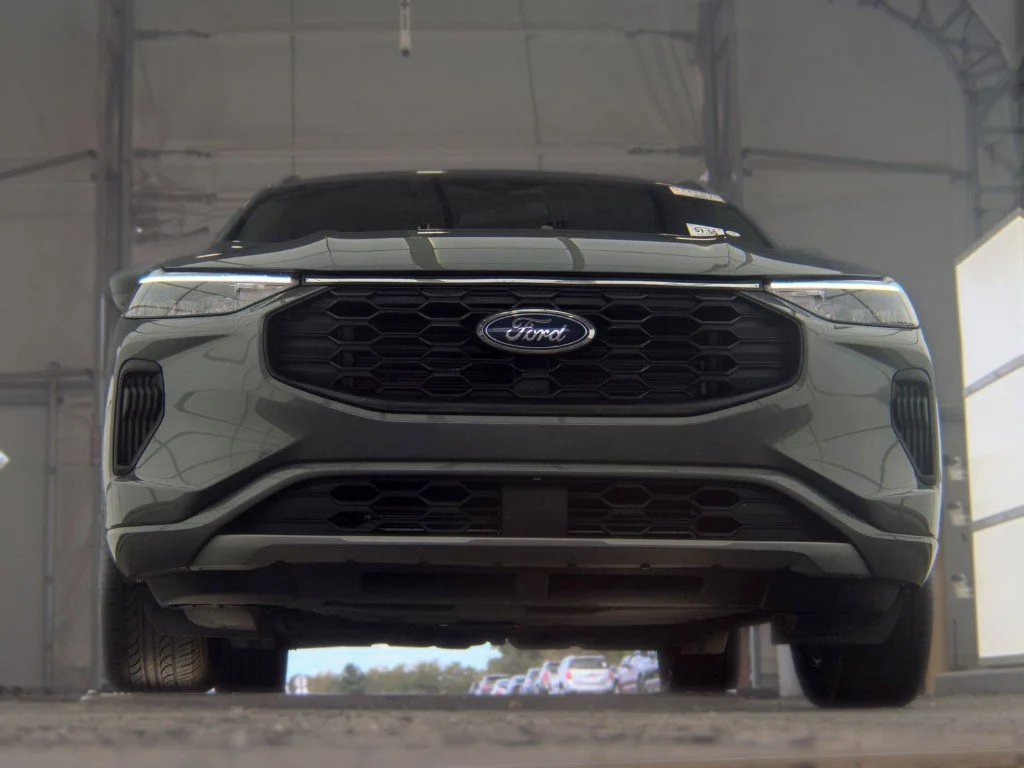 Used 2023 Gray Ford ST-Line image 3