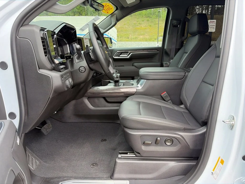 Used 2026 Polar White Tricoat Chevrolet LTZ image 10