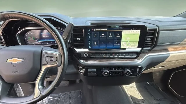Used 2025 Summit White Chevrolet LT image 11
