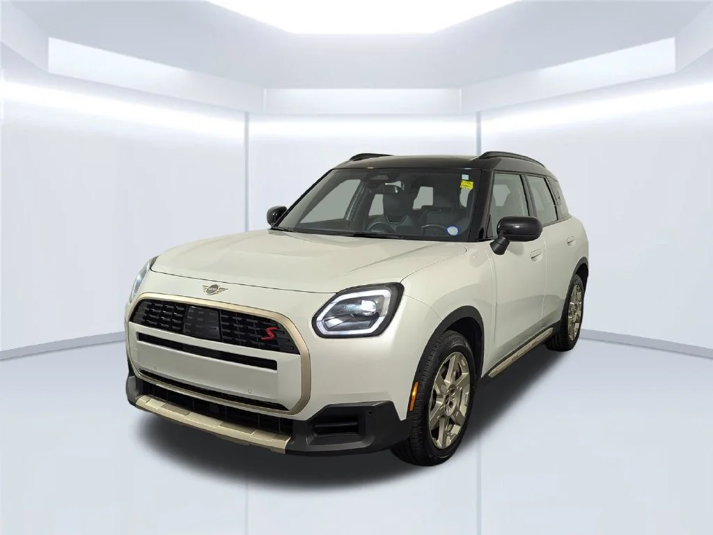 Certified Used 2025 White MINI Signature Plus image 2
