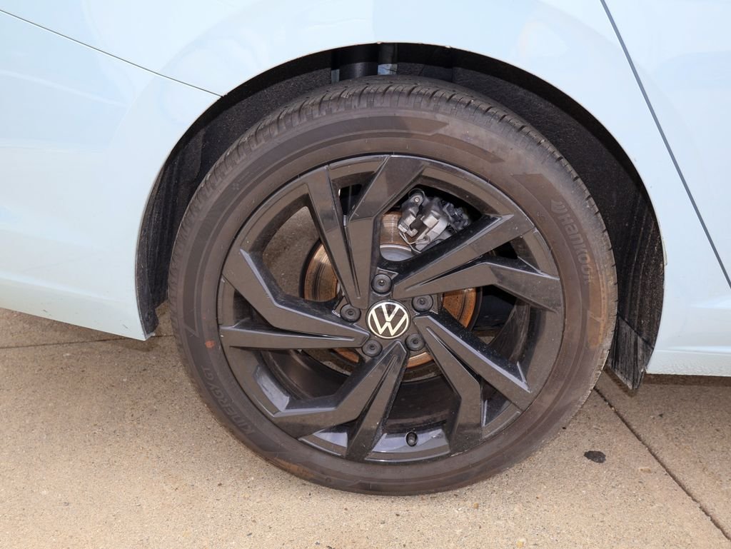 Certified Used 2026 Gray Volkswagen 1.5T SE image 9
