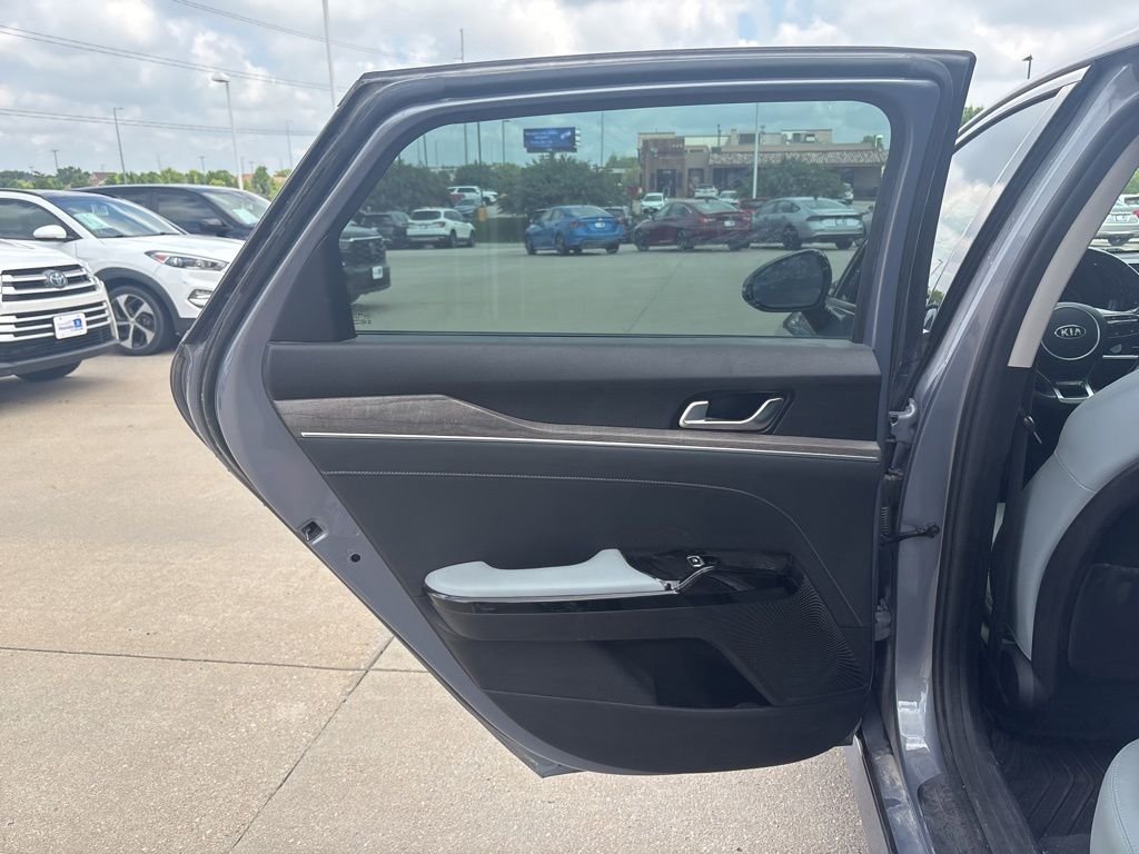 Used 2021 Everlasting Silver Kia EX image 35