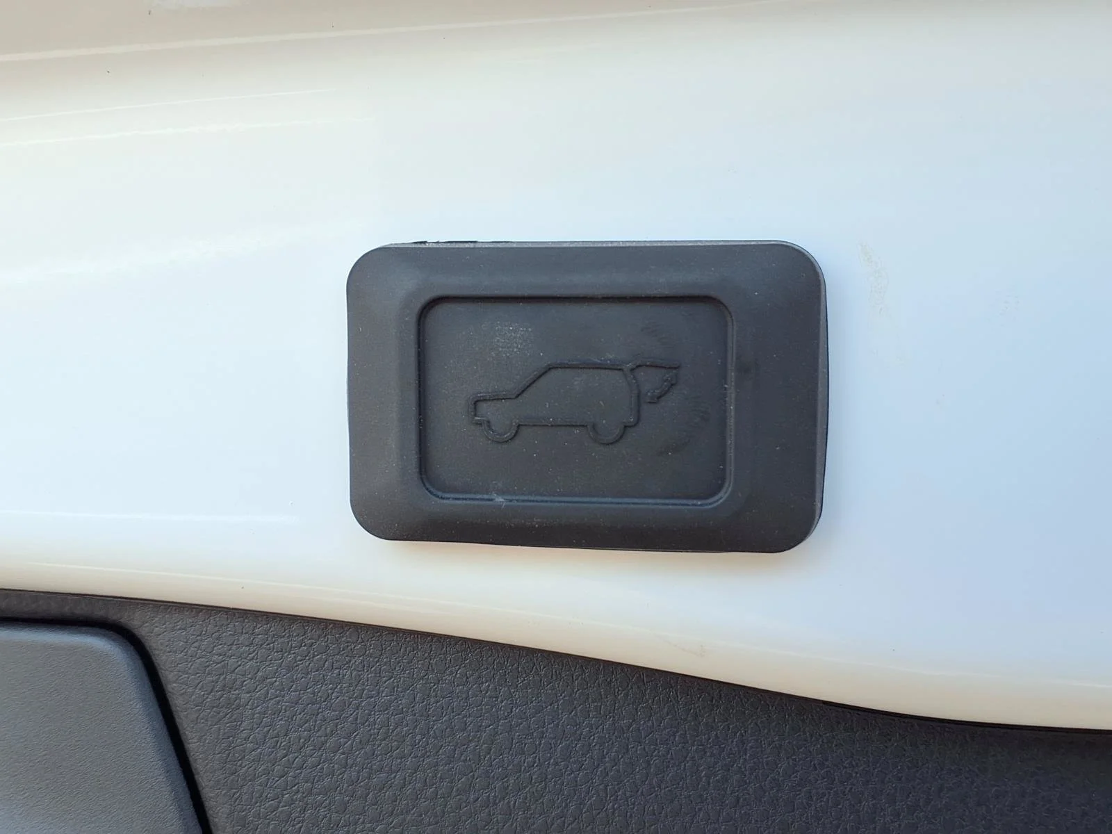 Certified Used 2025 Ice Toyota Hybrid XLE image 25
