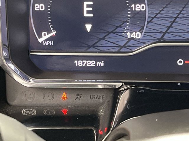 Used 2024 Summit White GMC Elevation image 16