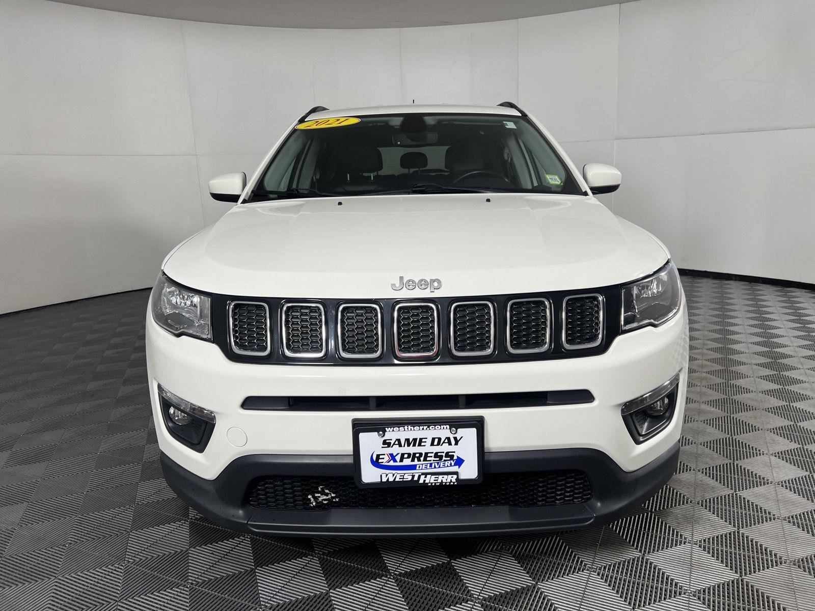 Used 2021 White Clearcoat Jeep Latitude image 2