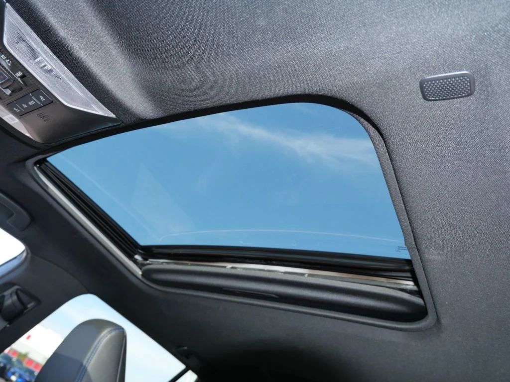 2025 Toyota RAV4 XSE - Photo 30