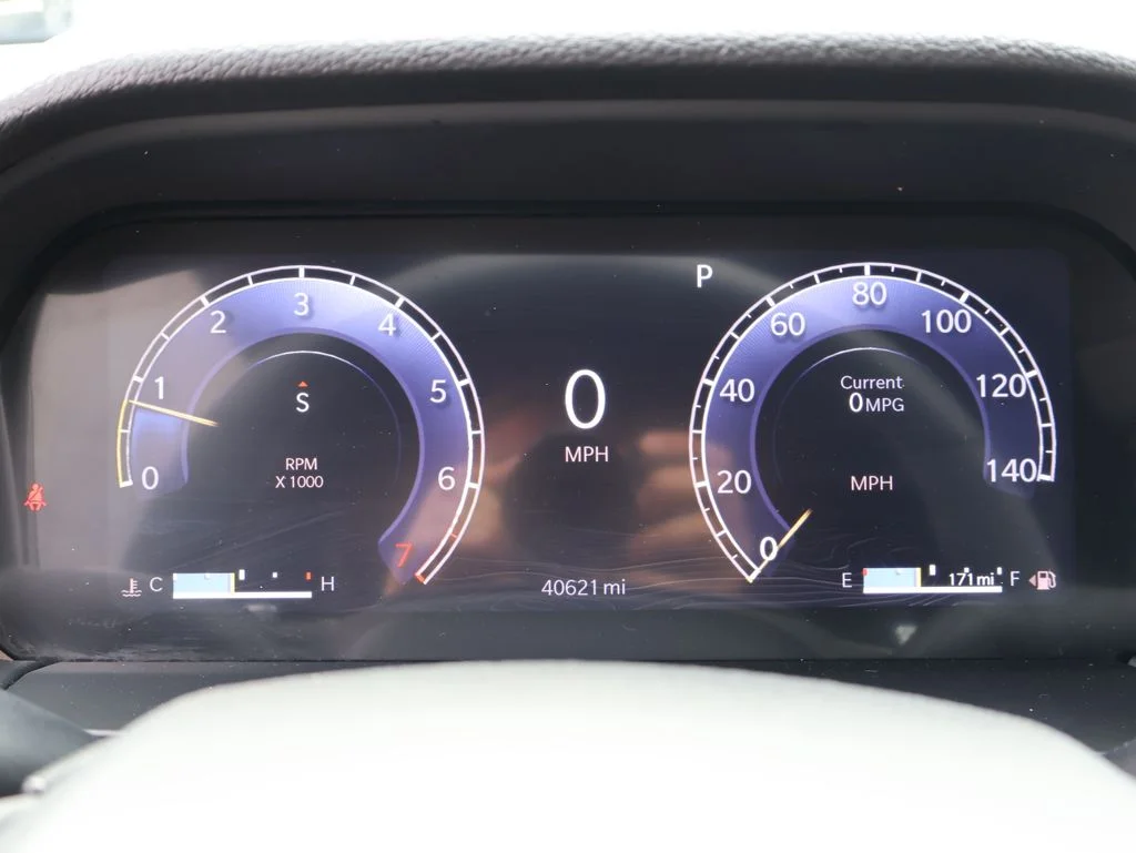 Used 2024 Silver Jeep Limited image 28