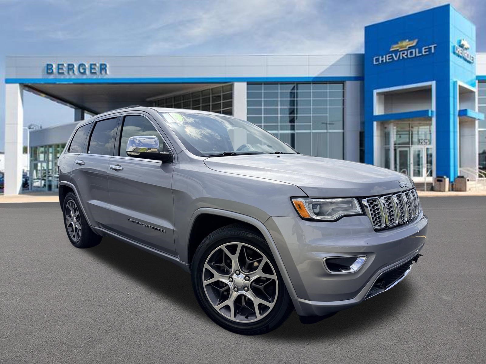 2019 Jeep Grand Cherokee Overland 4WD's photo
