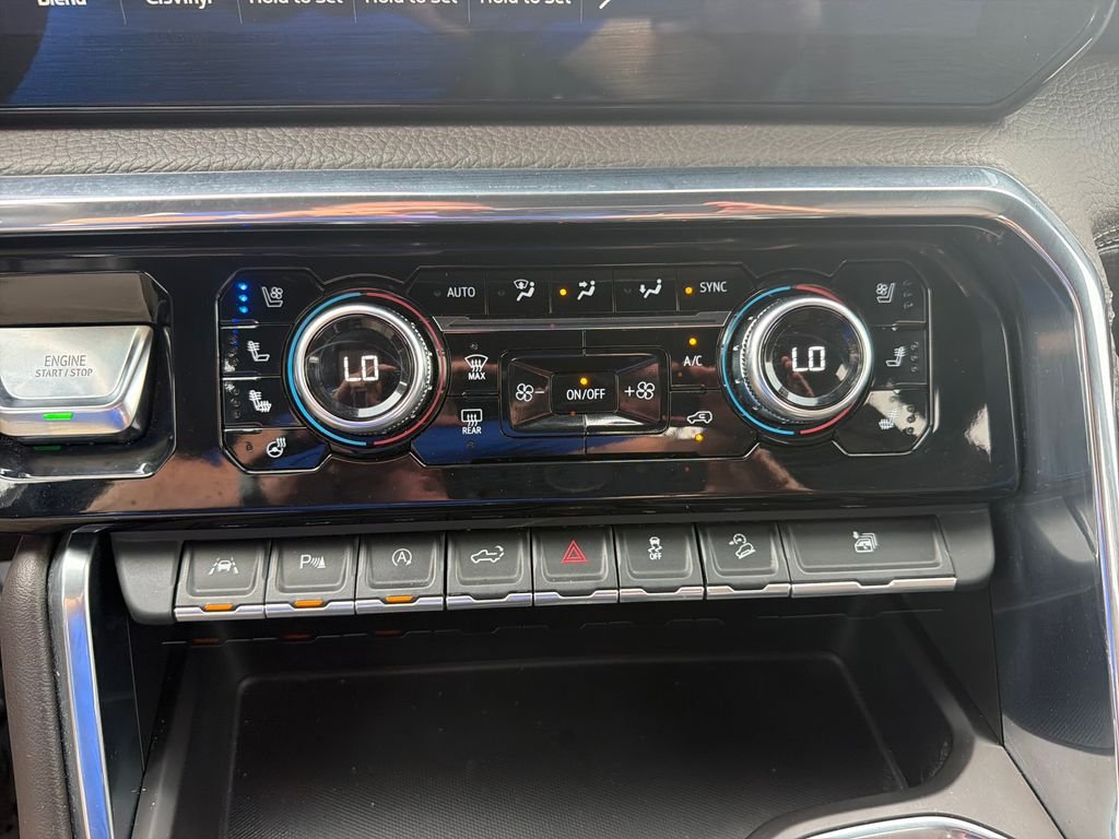 Used 2023 White GMC Denali image 22