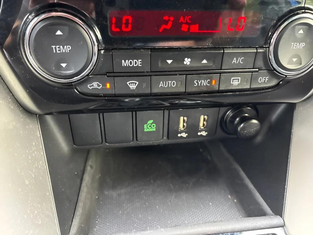 Used 2025 Alloy Silver Metallic Mitsubishi  image 30