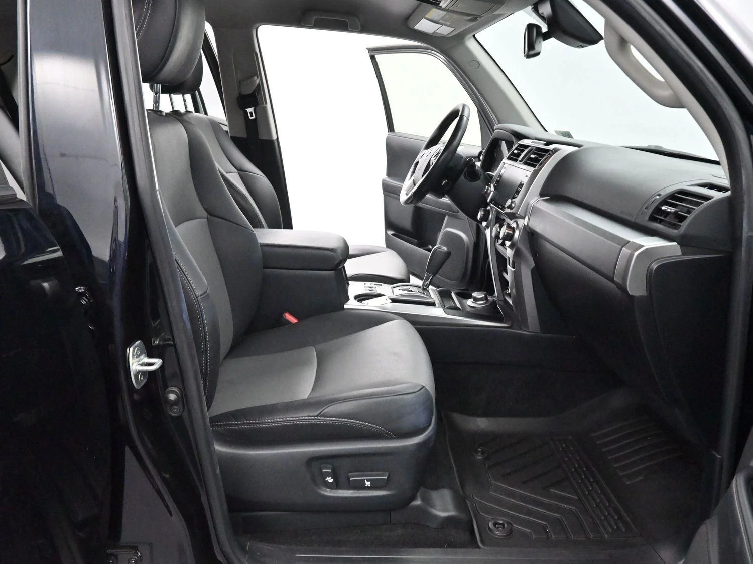 Used 2023 Midnight Black Metallic Toyota SR5 Premium image 33
