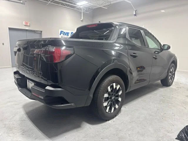 Used 2025 Black Hyundai SEL image 5