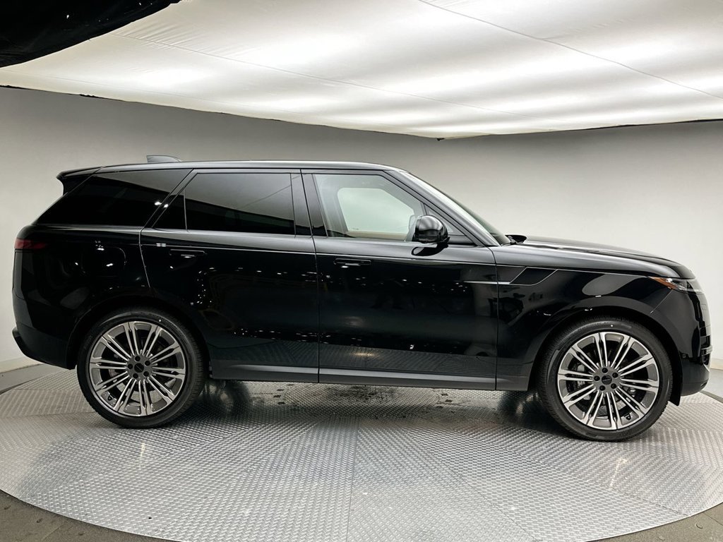 New 2027 Santorini Black Land Rover SE image 4