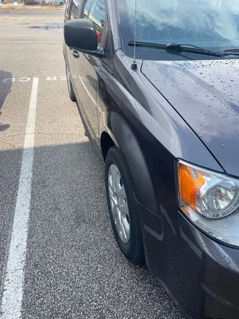 Used 2018 Gray Dodge SE image 4