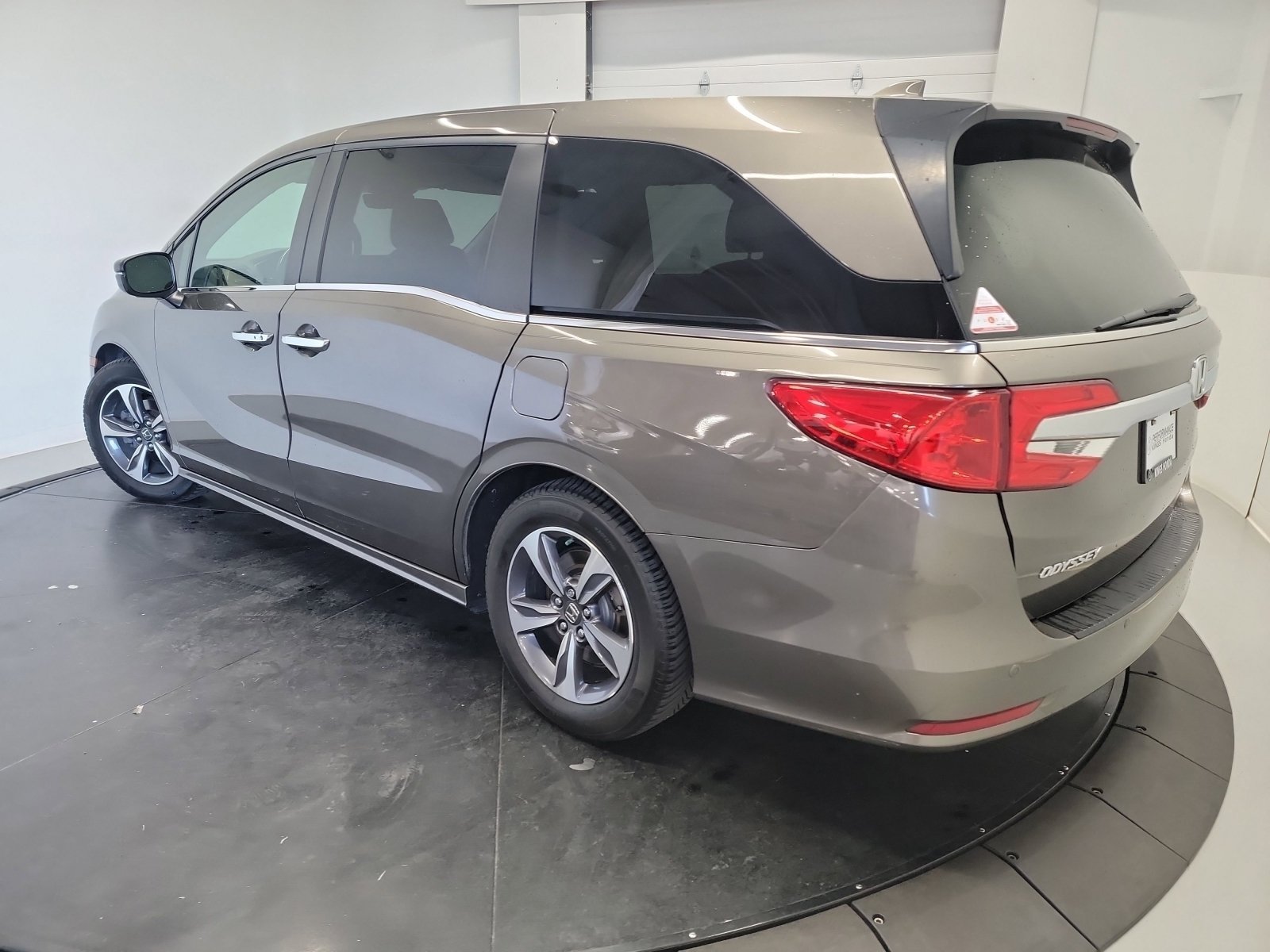 Used 2018 Modern Steel Metallic Honda Touring image 5