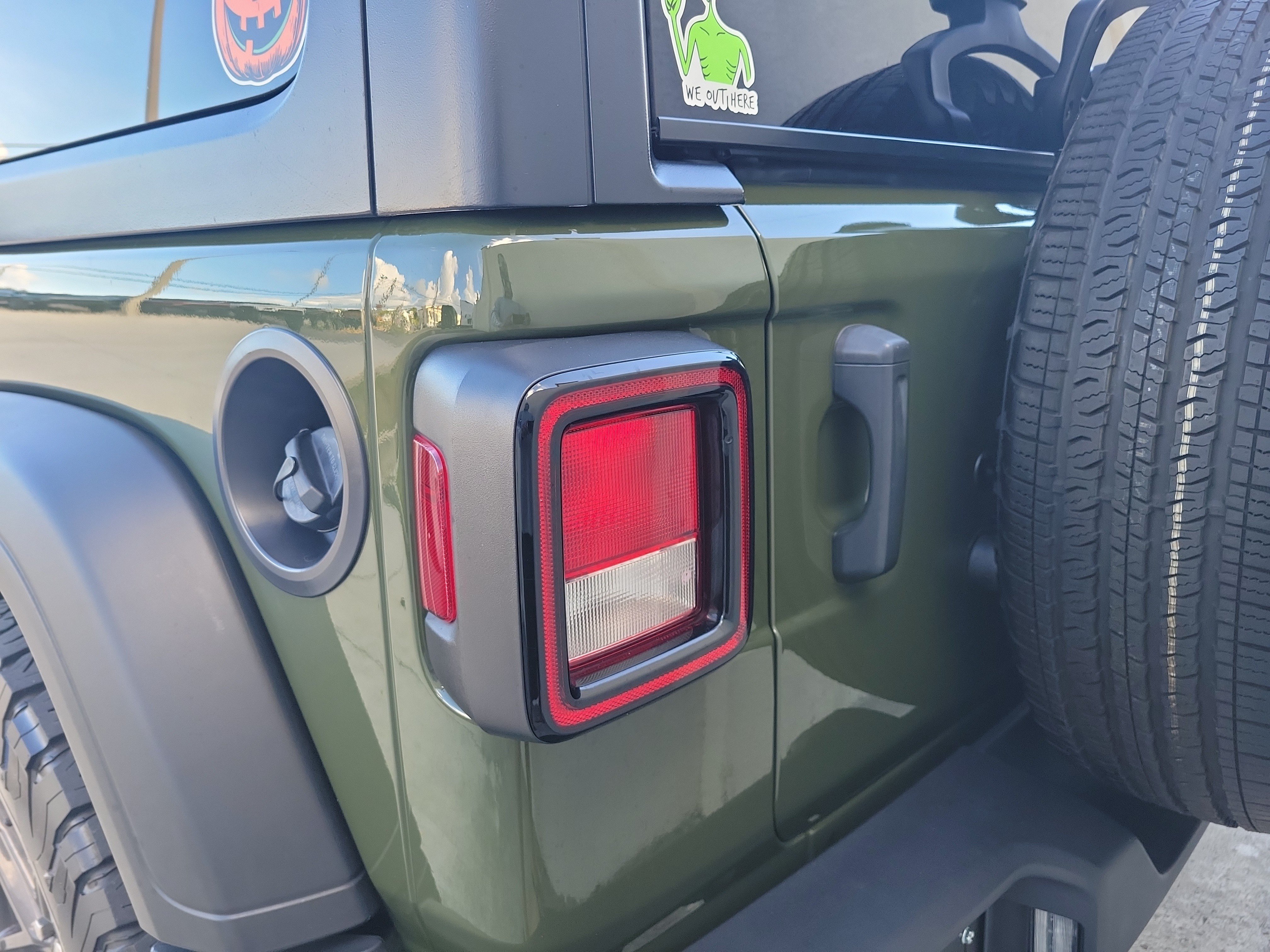 Used 2021 Sarge Green Clearcoat Jeep Sport S image 9