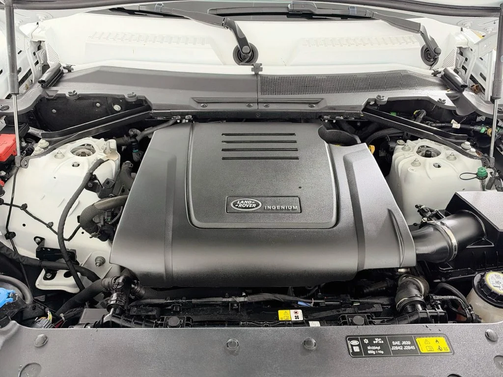 Used 2025 Fuji White Land Rover S image 29