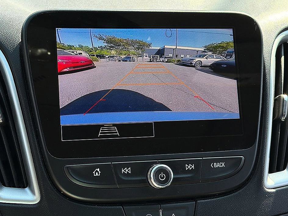 Used 2024 Summit White Chevrolet LT image 16