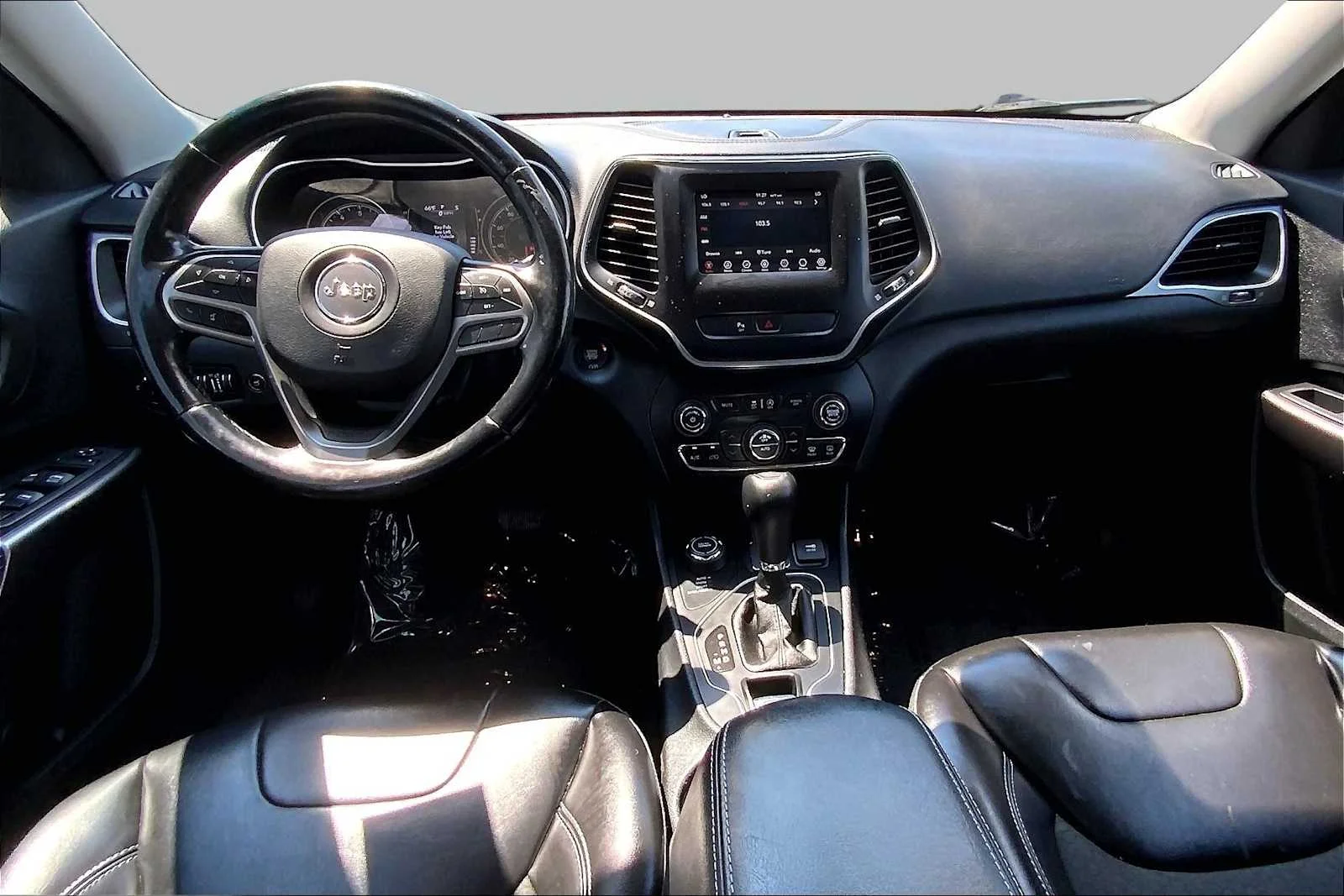 Used 2020 Granite Crystal Metallic Clearcoat Jeep Latitude Plus image 15