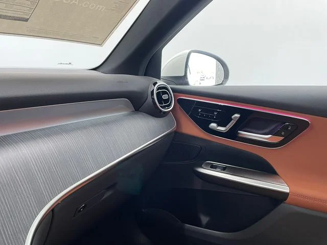 New 2027 White Mercedes-Benz GLC 300 image 36