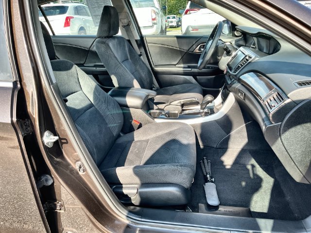 Used 2016  Honda EX image 34