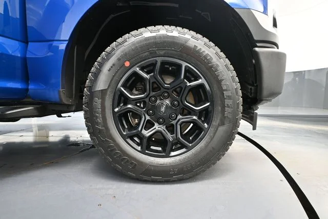Used 2017 Blue Ford XL image 17