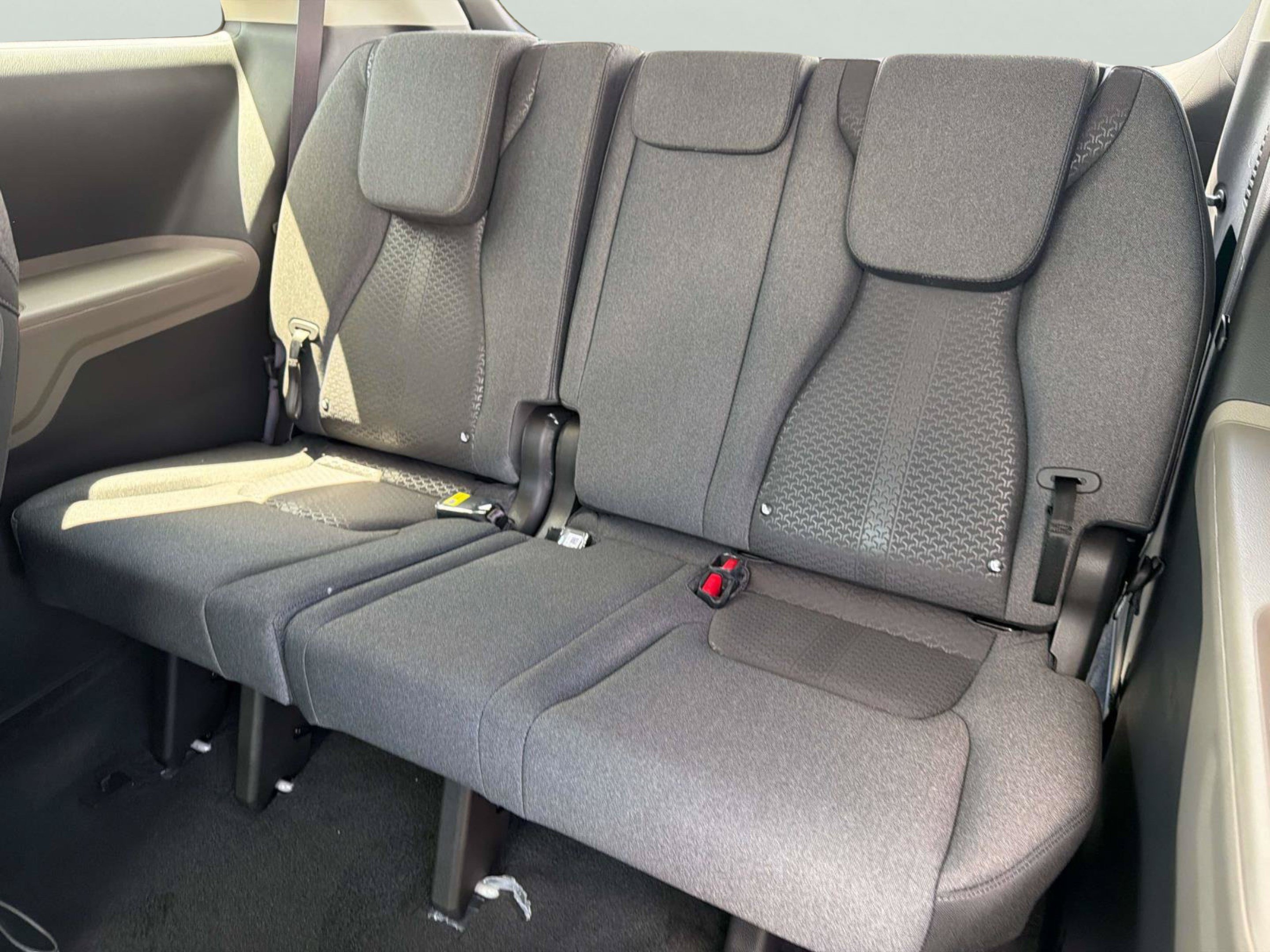 New 2027 Ceramic Silver Kia LX image 17
