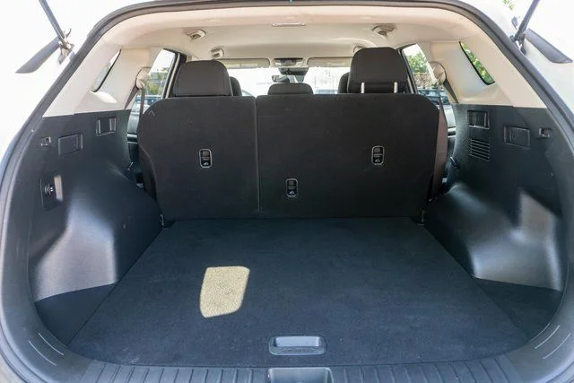 Used 2023 White Kia LX image 11