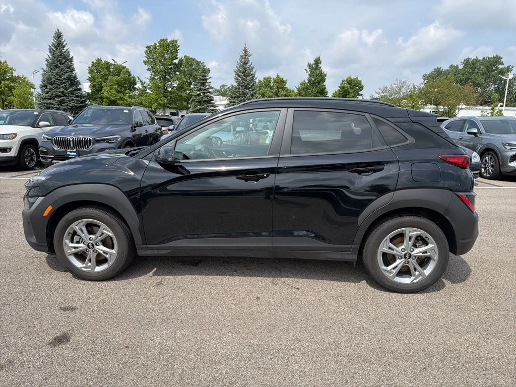 Used 2023 Black Hyundai SEL image 5