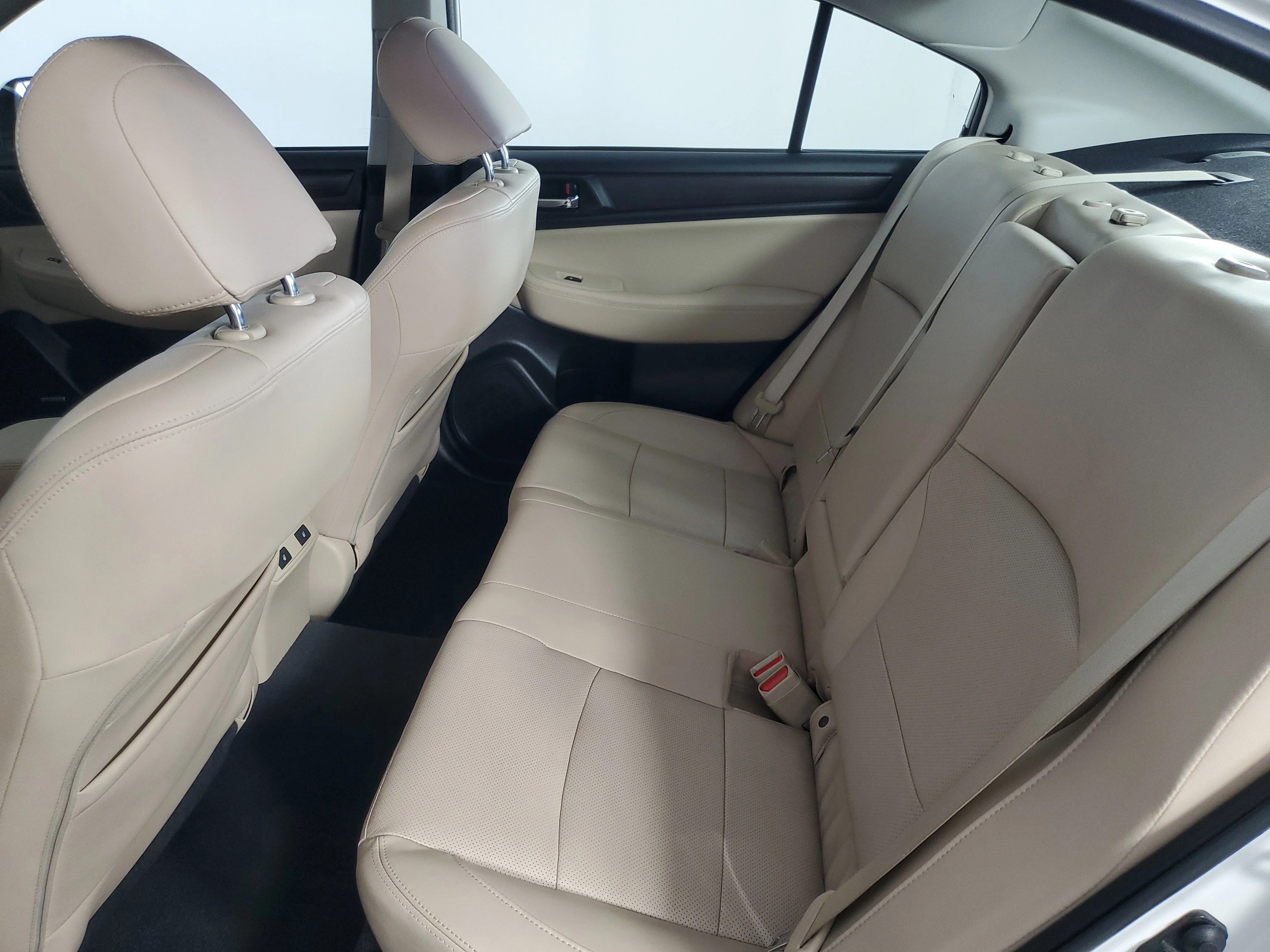 Used 2017 Crystal White Pearl Subaru Limited image 13