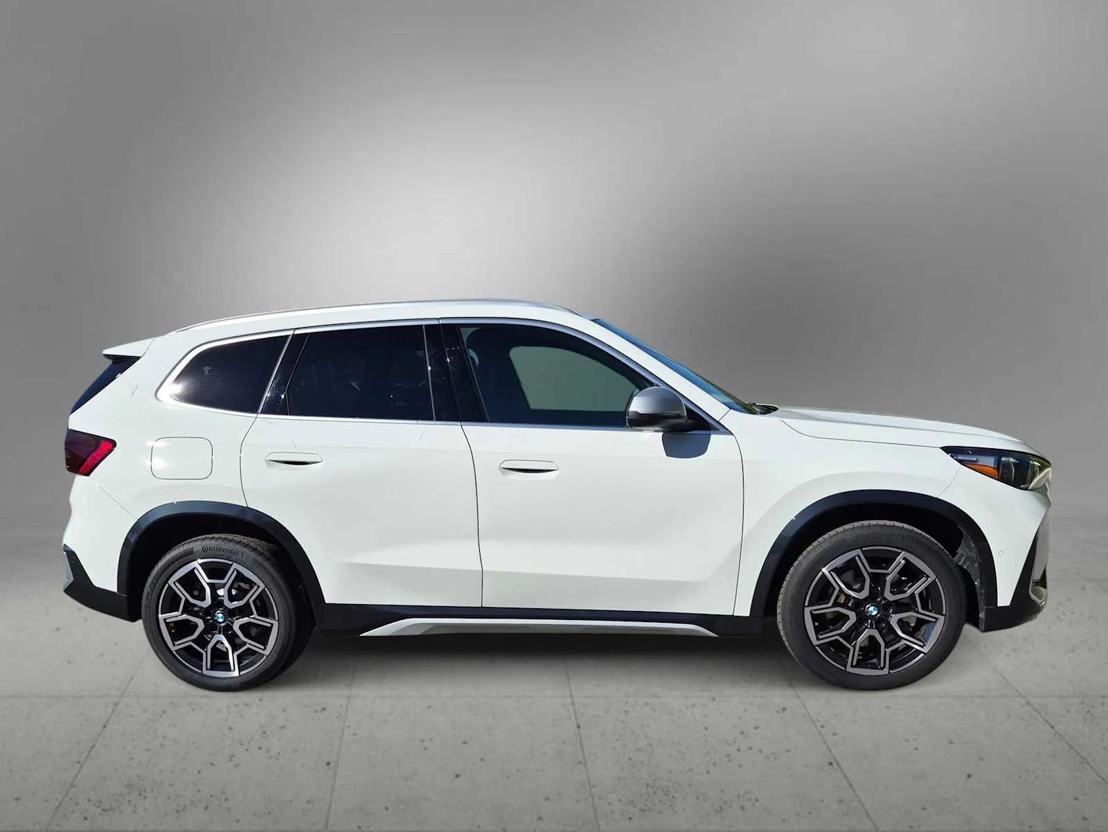 Used 2024 Alpine White BMW xDrive28i image 9