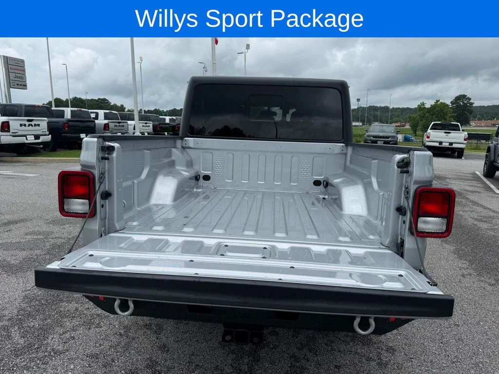Used 2022 Silver Jeep Sport image 18