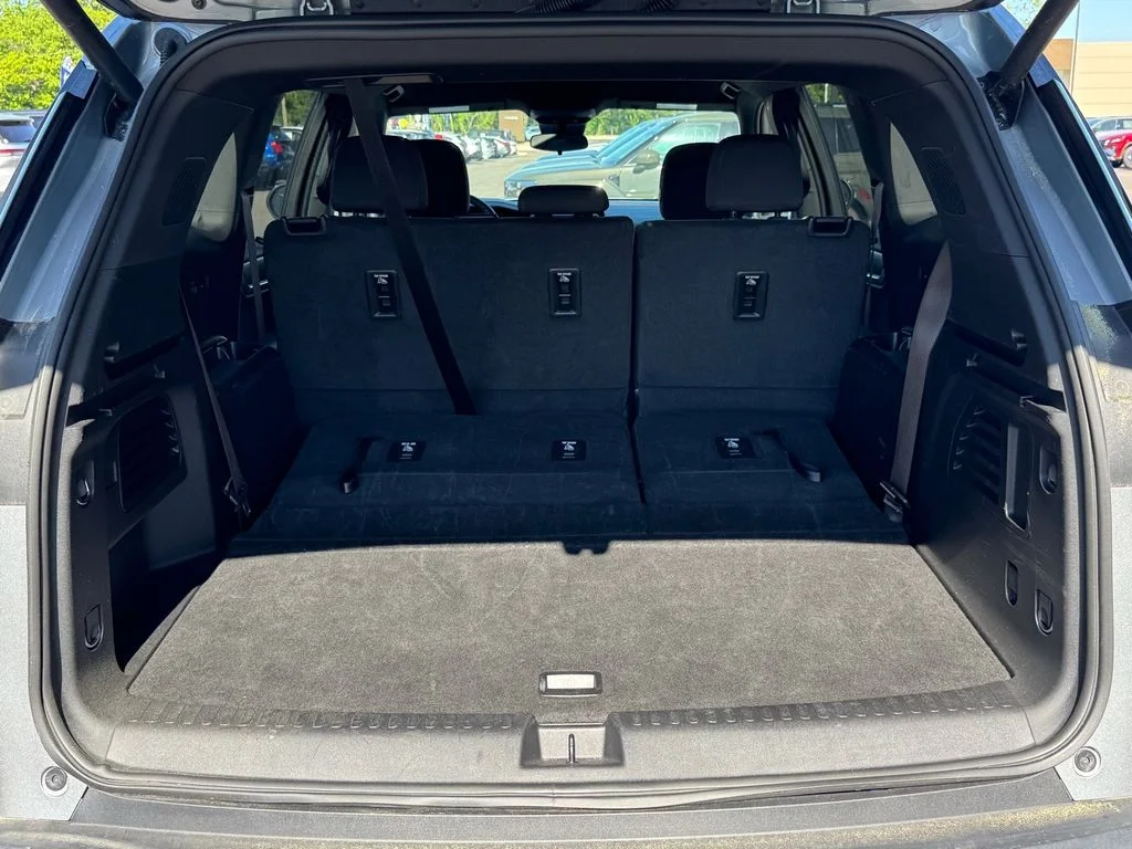 Used 2025 Silver GMC Elevation image 21