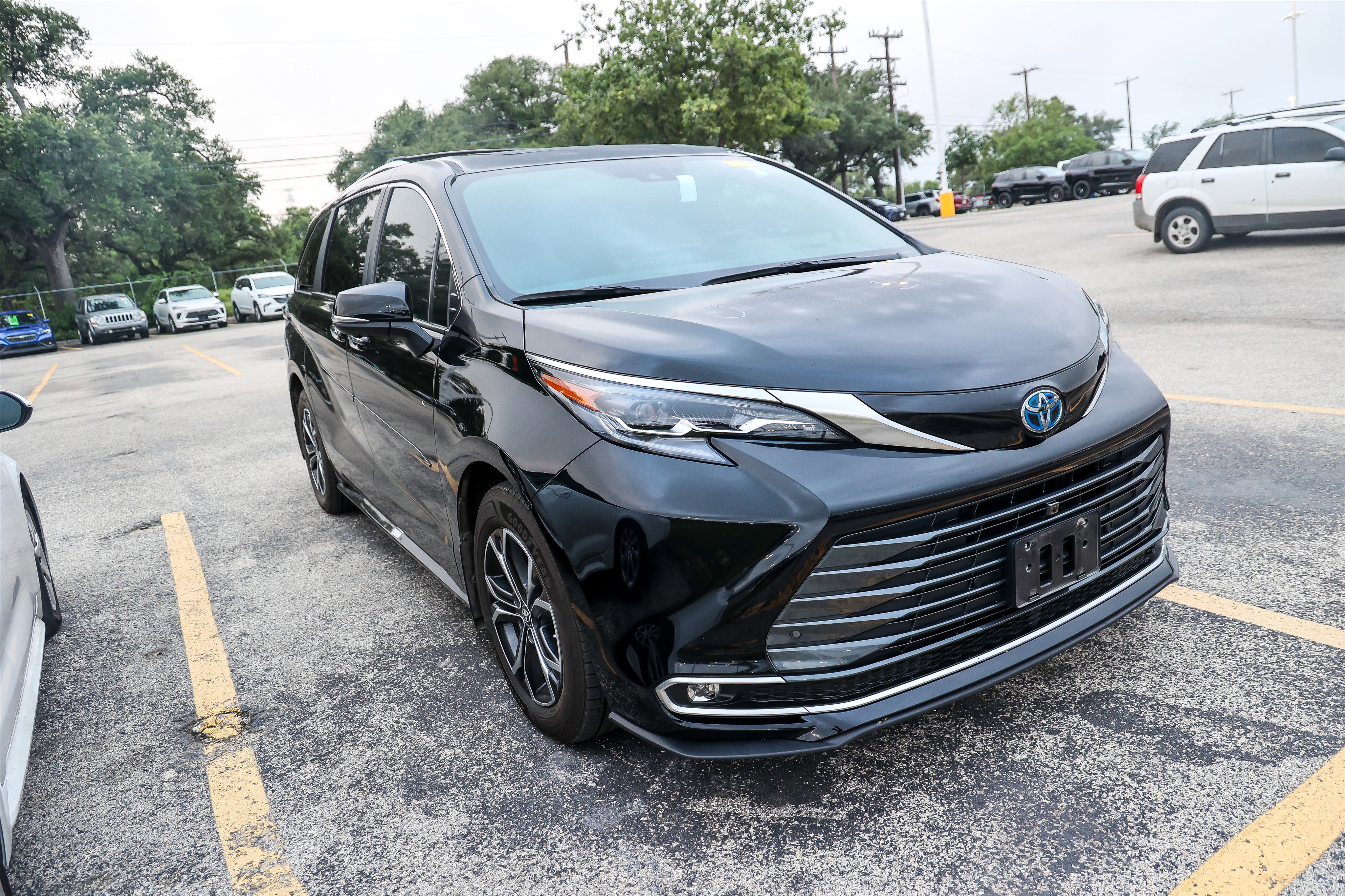 Used 2025 MIDNIGHT BLACK ME Toyota Platinum image 5