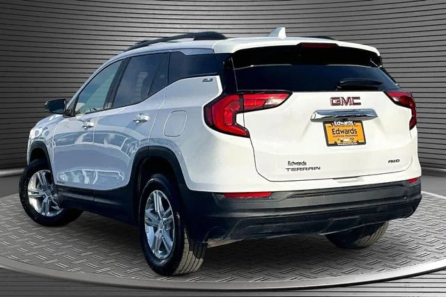Used 2021 White GMC SLE image 4