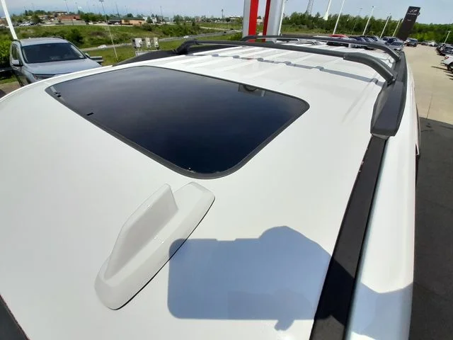 Used 2018 White GMC SLT image 65