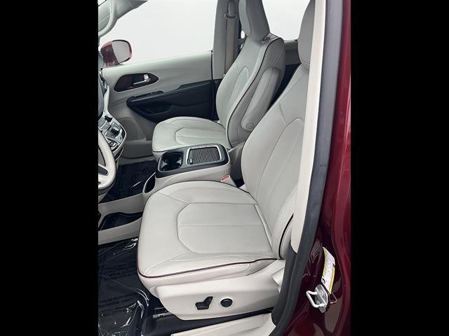 2020 Chrysler Pacifica Limited, photo 12 of 12